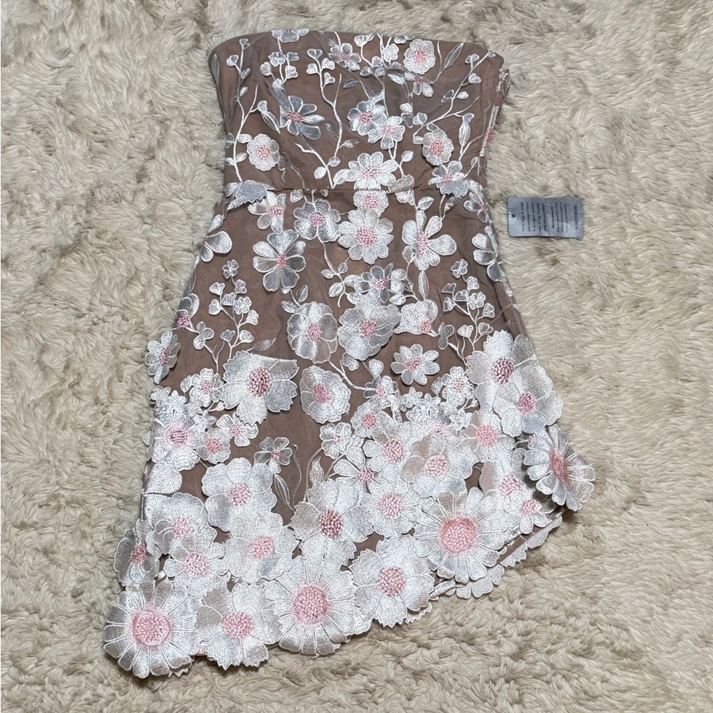Elliatt White and Nude Floral Appliqué Mini Dress - Picture 4 of 9